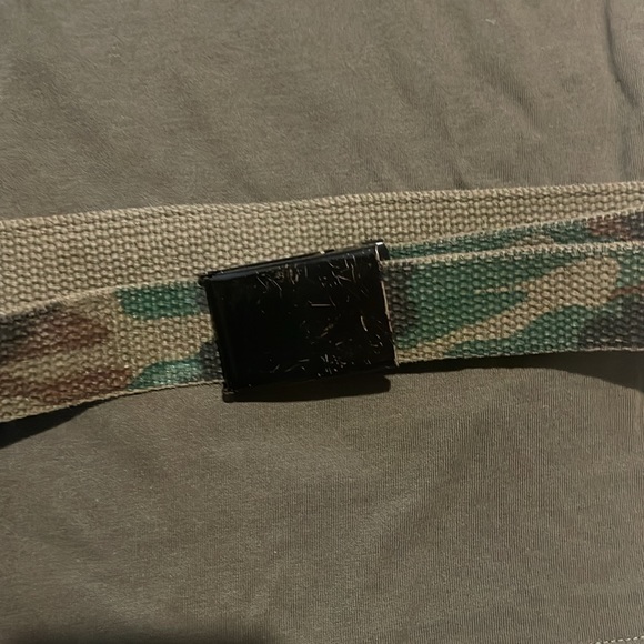 NWT Levi’s tshirt boys 12/13 size Med Large PLUS a couple accessories brand new - Picture 6 of 6